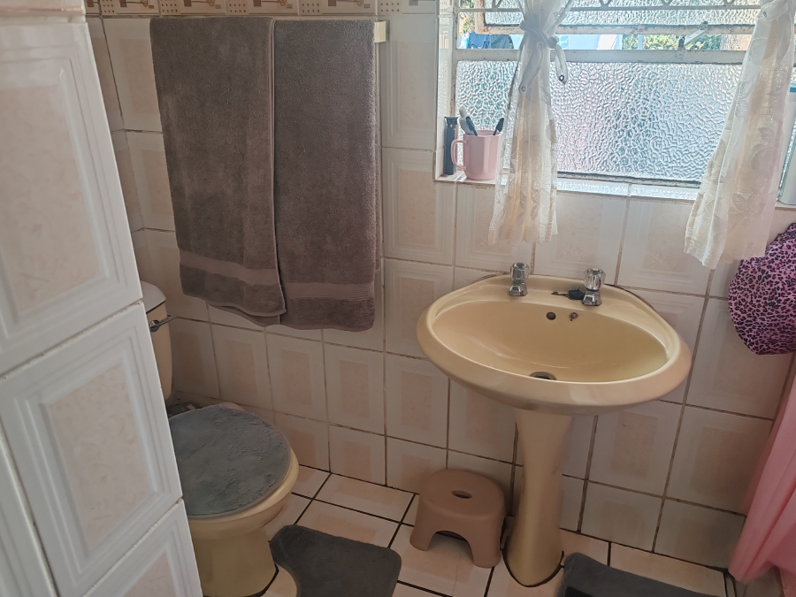 5 Bedroom Property for Sale in Campher Park Eastern Cape
